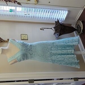 Taylor light aqua lace dress sleeveless Vneck empire waist mid-calf length 2 EUC